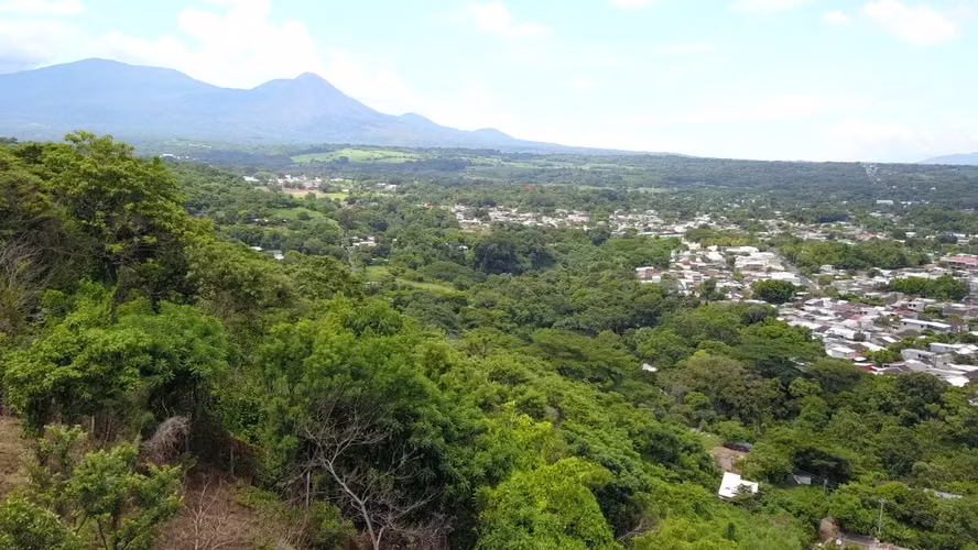 Terreno 10,286 v² con Vista al Volcán y Huerto Frutal - Sonsonate