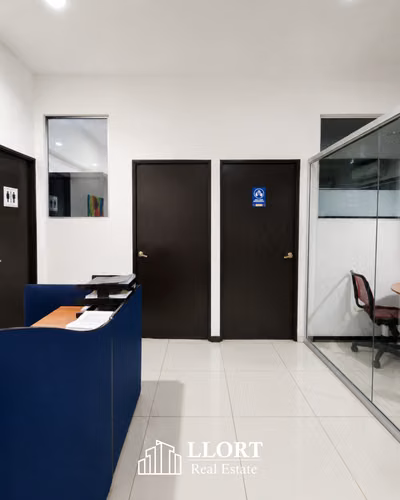 Edificio en ALQUILER en Parte Alta de Col. Escalón, ideal para oficinas administrativas, despachos, etc. - Imagen 11