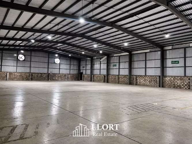Bodega Industrial REMODELADA en ALQUILER en Intercomplex - Imagen 4