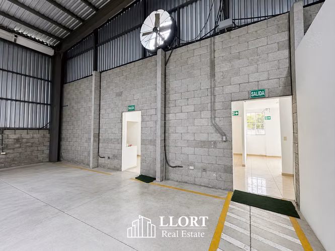 Bodega Industrial REMODELADA en ALQUILER en Intercomplex - Imagen 5