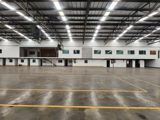 Se Alquila Bodega Con Oficinas en Plan de la Laguna