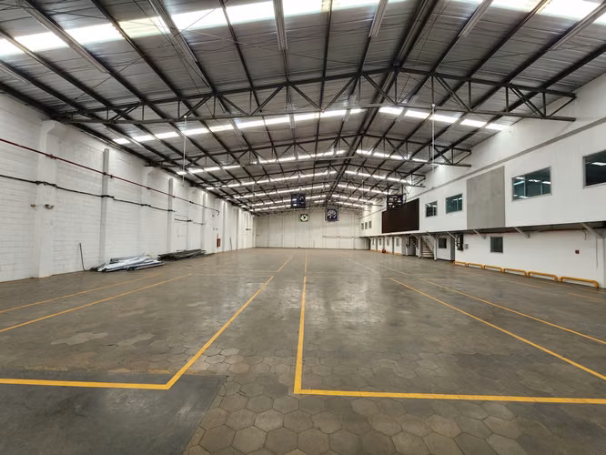 Se Alquila Bodega Con Oficinas en Plan de la Laguna