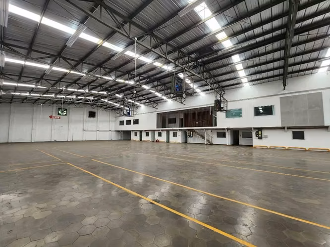 Se Alquila Bodega Con Oficinas en Plan de la Laguna - Imagen 3