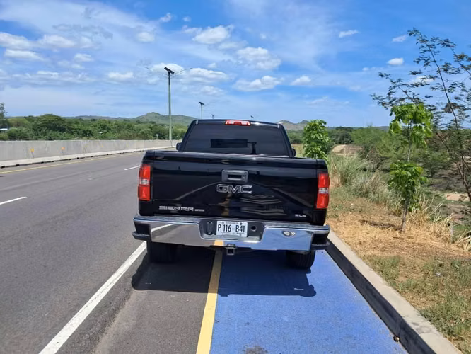 SE VENDE GMC SIERRA LIMITED 2019 - Imagen 4