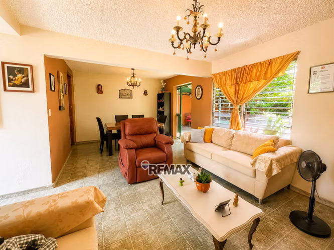 Casa en venta en col Las Rosas 1, San Salvador