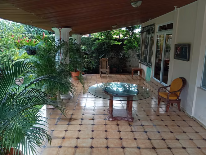 Casa ideal para OFICINAS (Cumbres de Cuscatlan) - Imagen 5