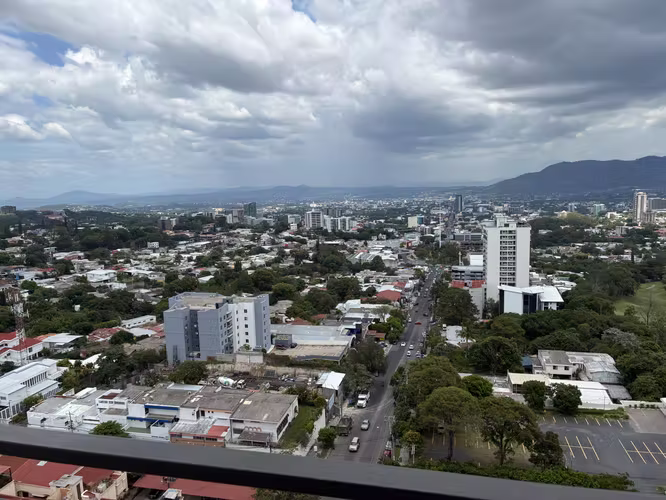 ALQUILER DE APTO EN CONDOMINIO 105, Escalón