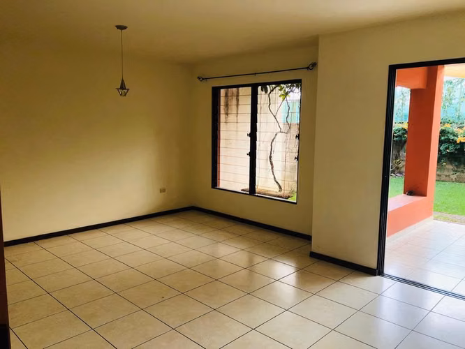 SE ALQUILA CASA MIRAMAR, de 2 plantas, tiene 300 v2 de terreno y 160 mts2 - Imagen 5