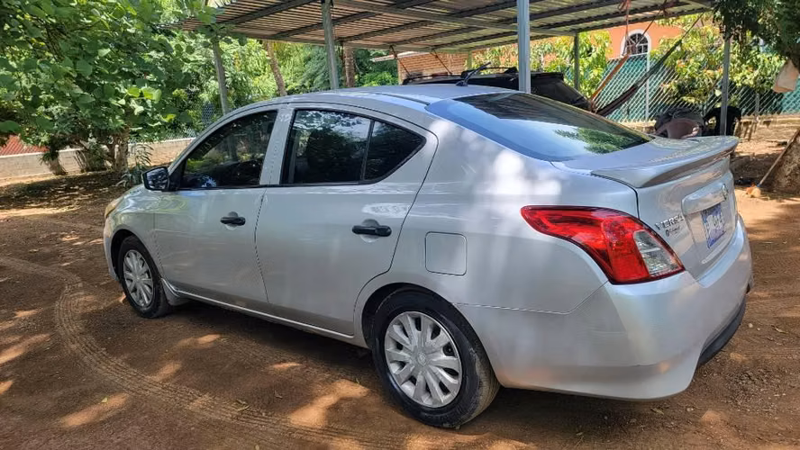 Nissan versa 2018