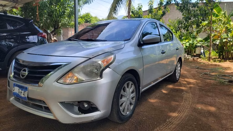 Nissan versa 2018