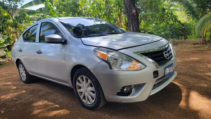 Nissan versa 2018