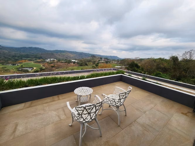 VENTA DE MODERNA RESIDENCIA EN EL ENCANTO RESORT & GOLF
