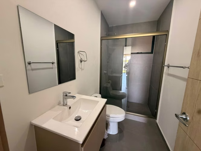 SE ALQUILA APARTAMENTO TORRE TRIU ESCALON, de primer nivel con jardín - Imagen 9
