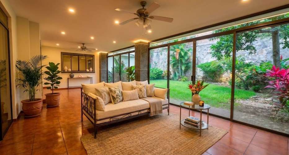 SE VENDE CASA CUMBRES DE CUSCATLÁN, PRIVADO, 643 v2 de terreno, 440m2 - Imagen 2