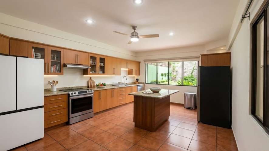 SE VENDE CASA CUMBRES DE CUSCATLÁN, PRIVADO, 643 v2 de terreno, 440m2 - Imagen 3