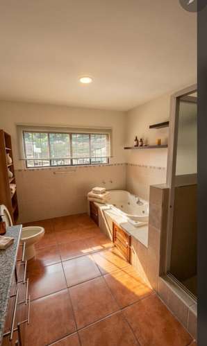 SE VENDE CASA CUMBRES DE CUSCATLÁN, PRIVADO, 643 v2 de terreno, 440m2 - Imagen 5