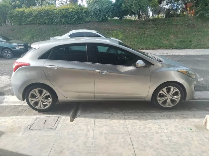 Hyundai Elantra GT - Imagen 4