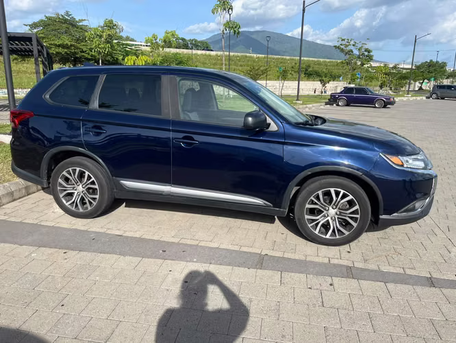 Mitsubishi Outlander 2018 (Negociable) - Imagen 4