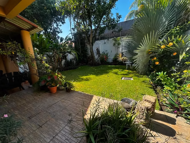 Se Alquila Casa Amueblada en Quintas de las Mercedes