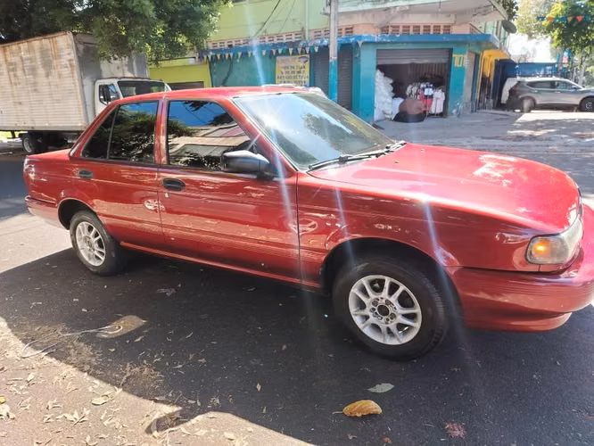Nissan sentra B13 año 2005 de agencia un