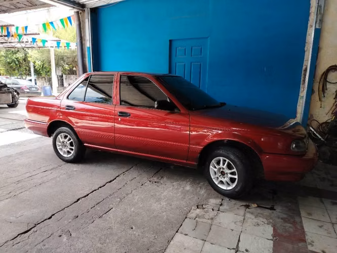 Nissan sentra B13 año 2005 de agencia un