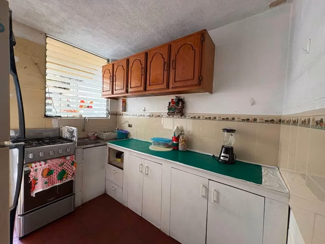 CASA EN RESIDENCIAL PRIVADO EN AVENIDA BERNAL - Imagen 4