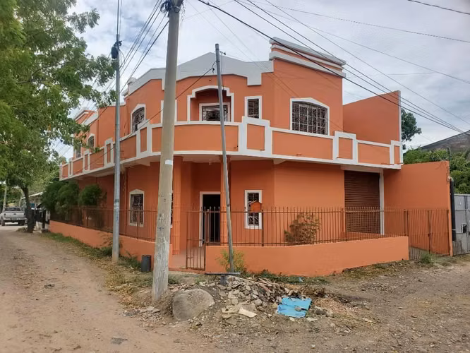 # SE VENDE CASA EN LA ENTRADA A FRANCISCO GOTERA. - Imagen 3