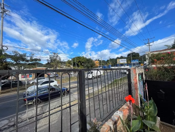 VENTA DE BODEGAS, FÁBRICA Y SALA DE VENTAS EN SANTA ANA, 851 mts2, ZONA COMERCIAL, SALIDA HACIA AHUACHAPAN Y CANDELARIA DE LA FRONTERA - Imagen 4