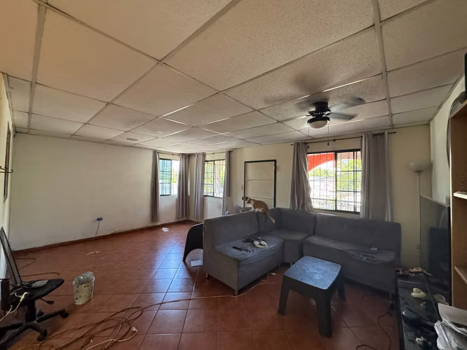 VENTA DE CASA COLONIA MIRALVALLE - Imagen 2