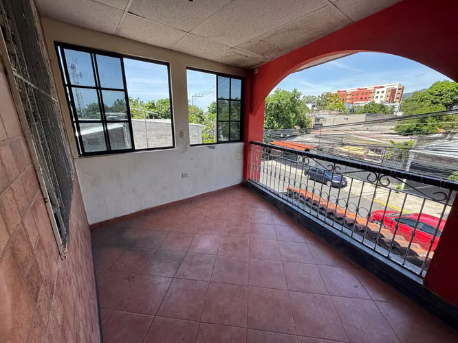 VENTA DE CASA COLONIA MIRALVALLE - Imagen 5