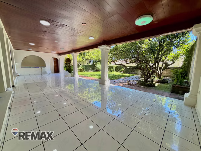 EXCLUSIVA RESIDENCIA, CUMBRES DE LA ESMERALDA-ANTIGUO CUSCATLÁN - Imagen 9