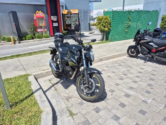 Suzuki Gixxer 150 Naked 2024 - Imagen 1