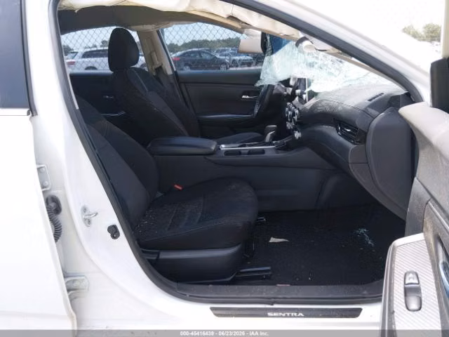 NISSAN SENTRA SV 2022 - Imagen 5