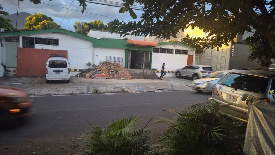 Local en Alquiler – Sierra Nevada, San Salvador - Imagen 5