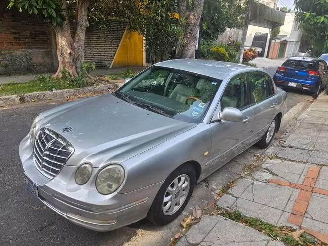 Kia clasico ejecutivo Opirus 2005