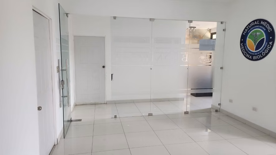 Alquiler de Local para Oficinas/ Colonia Layco cerca de UES