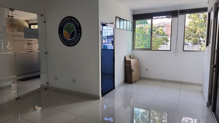 Alquiler de Local para Oficinas/ Colonia Layco cerca de UES - Imagen 3