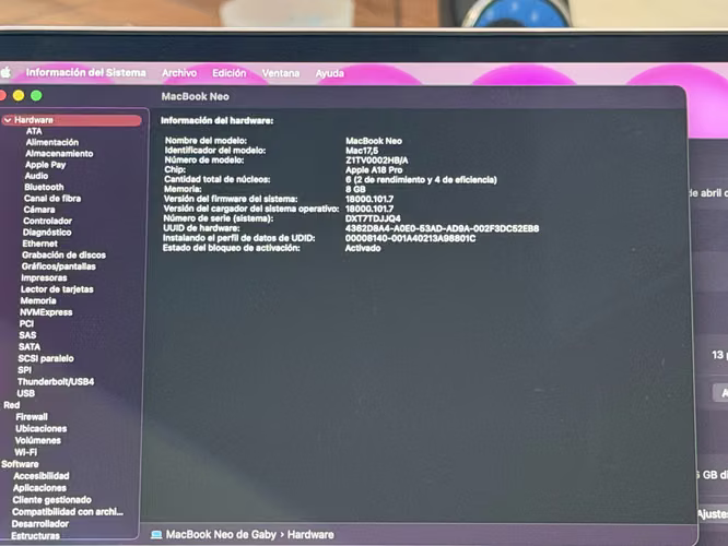 MacBook Neo 13” color Rosa, con Chip A18 Pro, 8 GB de memoria y 256 GB SSD.