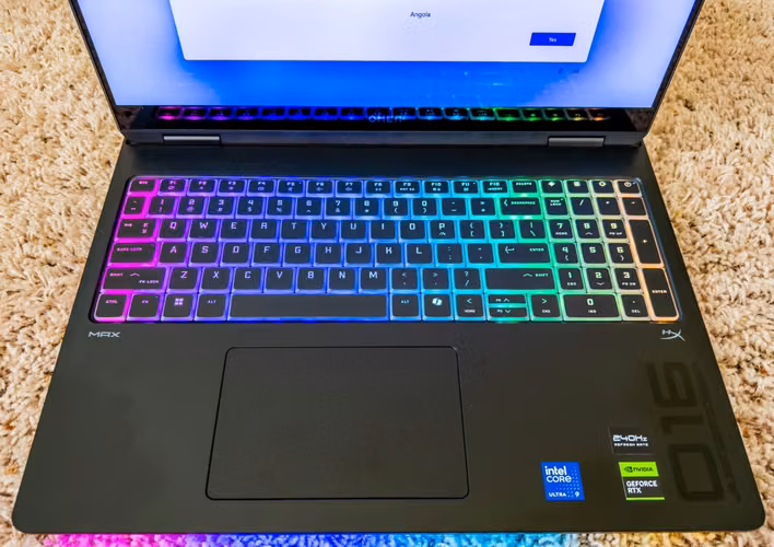 HP OMEN MAX de 16" (64 GB de RAM DDR5 / OLED 240 Hz / NVIDIA RTX 5090 / 16t-ah000)