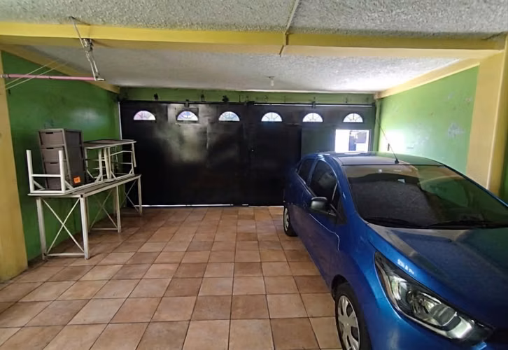 Venta de casa en Ciudad Versalles, sobre entrada principal - Imagen 5