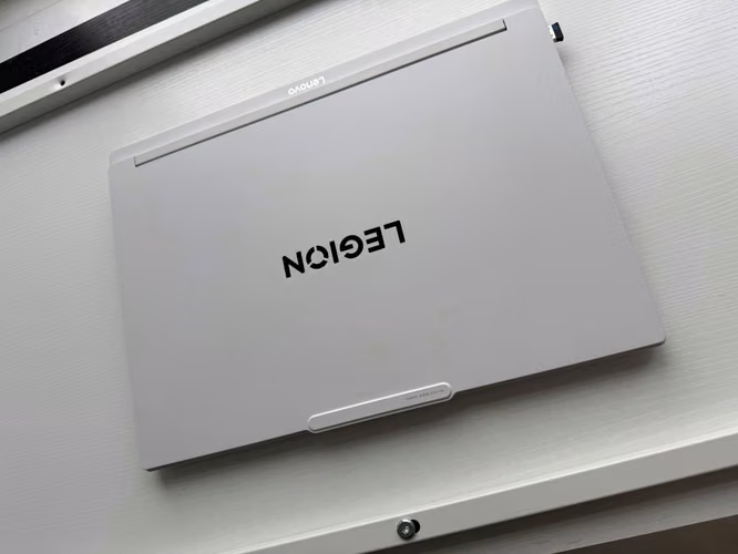 Lenovo Legion 7i Gen 10 83KY 16" Core Ultra 9, 32 GB de RAM, SSD de 1 TB