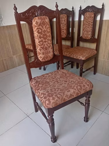 Oferta $129.00 4 sillas de Comedor