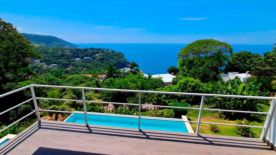 Alquiler de Preciosa Casa de Playa en Bahia Dorada, La Libertad
