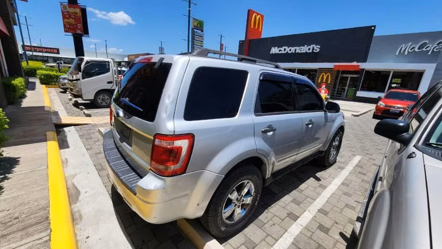 VENDO LINDA FORD ESCAPE 2008