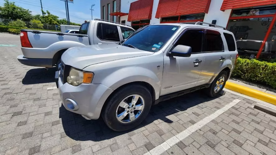VENDO LINDA FORD ESCAPE 2008