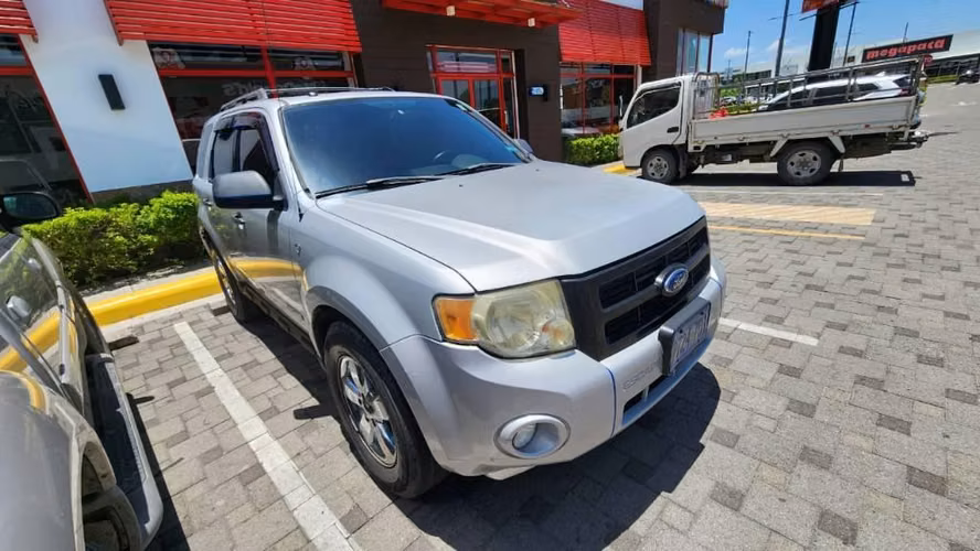 VENDO LINDA FORD ESCAPE 2008
