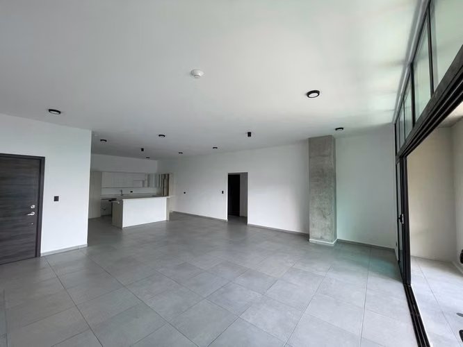 SE ALQUILA PENTHOUSE EN PARK TOWER CON LINEA BLANCA Tiene 162.05 m²