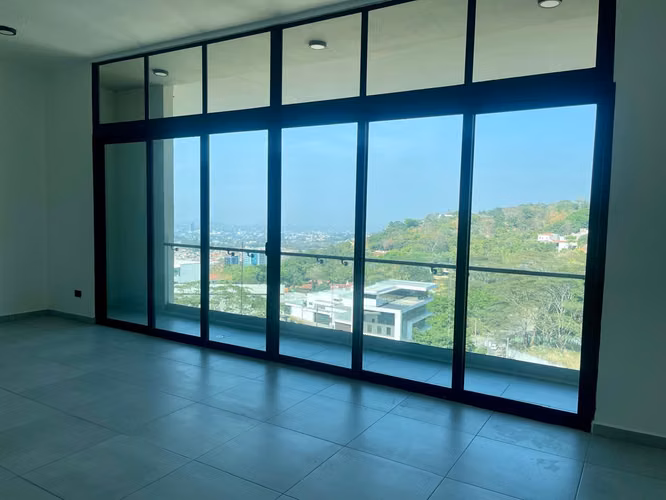 SE ALQUILA PENTHOUSE EN PARK TOWER CON LINEA BLANCA Tiene 162.05 m² - Imagen 2