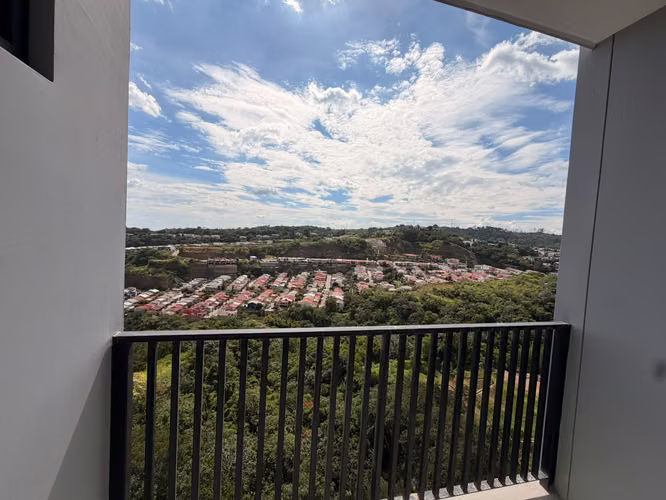 SE ALQUILA APARTAMENTO ALTURAS DEL BOSQUE, CON LÍNEA BLANCA, 129 m2 - Imagen 13