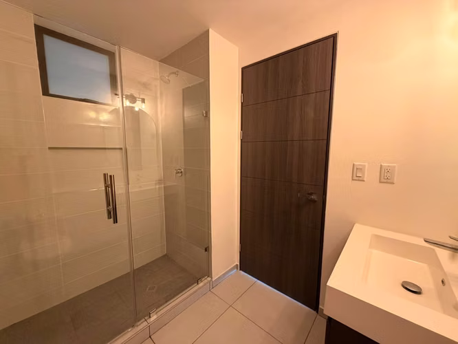 SE ALQUILA APARTAMENTO ALTURAS DEL BOSQUE, CON LÍNEA BLANCA, 129 m2 - Imagen 12